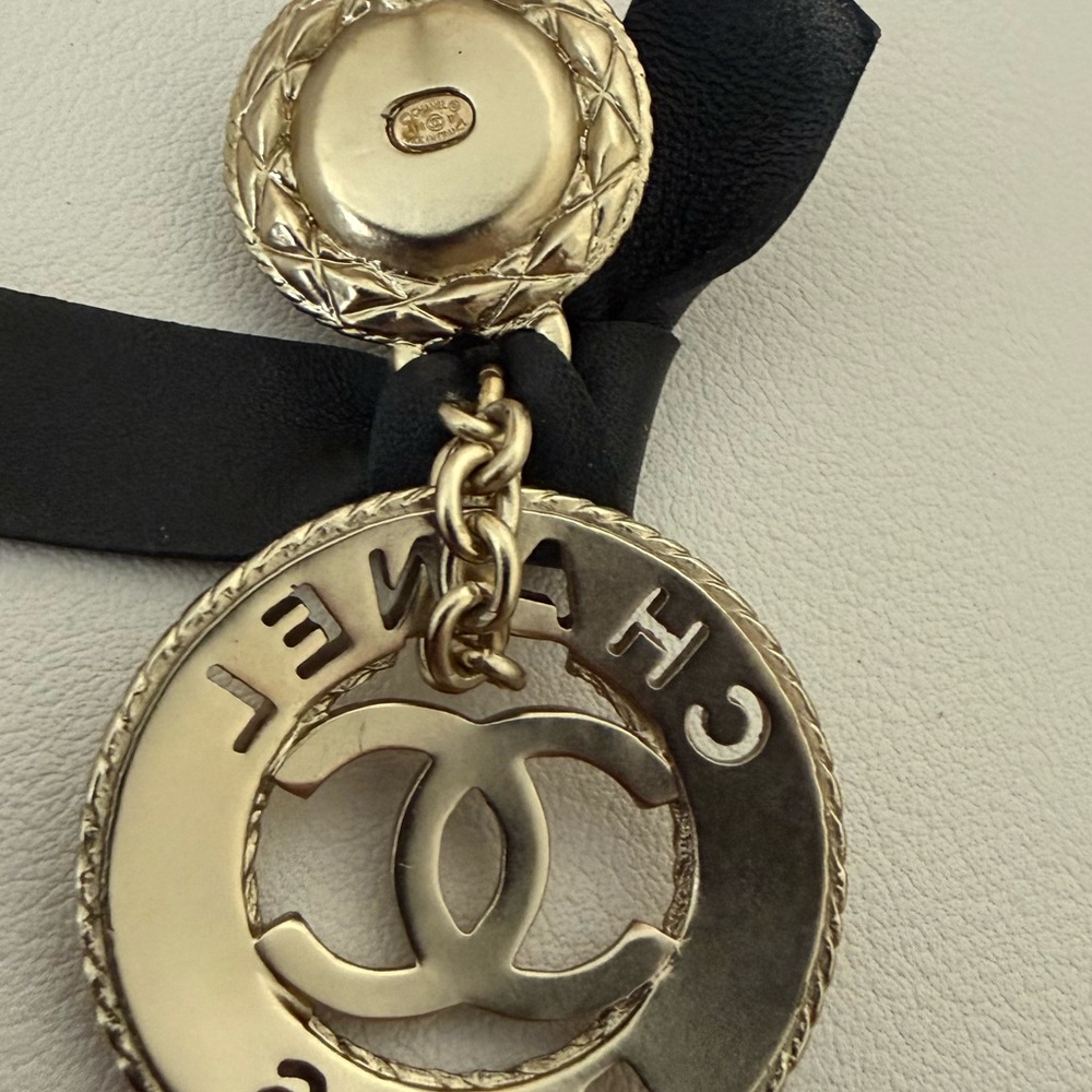 100% Authentic CHANEL Gold and Black Leather Bow Earrings - Picture 4 of 5